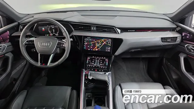 Audi e-tron — Фото автомобиля 9