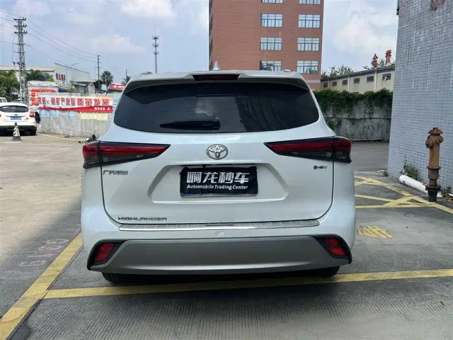 Toyota Highlander — Фото автомобиля 8