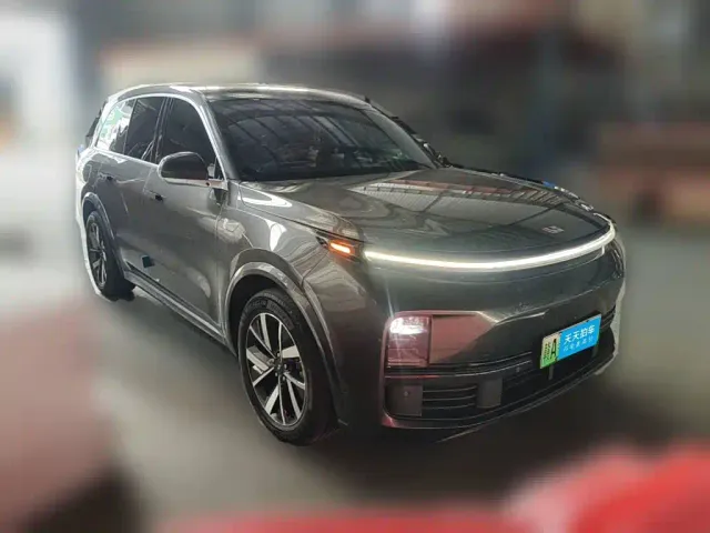 Li Auto L8 — Фото автомобиля 3