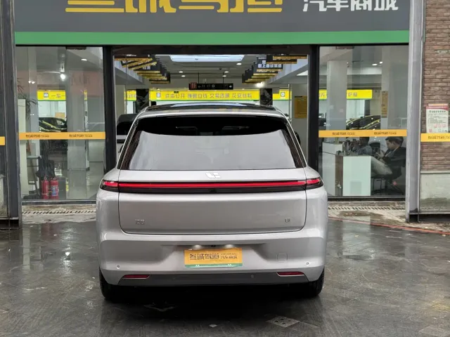 Li Auto L8 — Фото автомобиля 5
