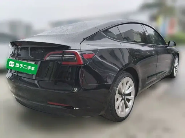 Tesla Model 3 — Фото автомобиля 6