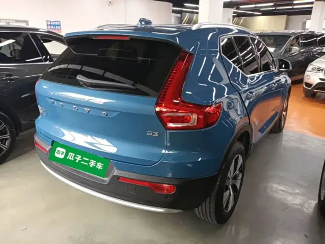 Volvo XC40 — Фото автомобиля 6