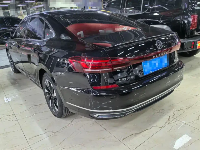Volkswagen Passat — Фото автомобиля 4