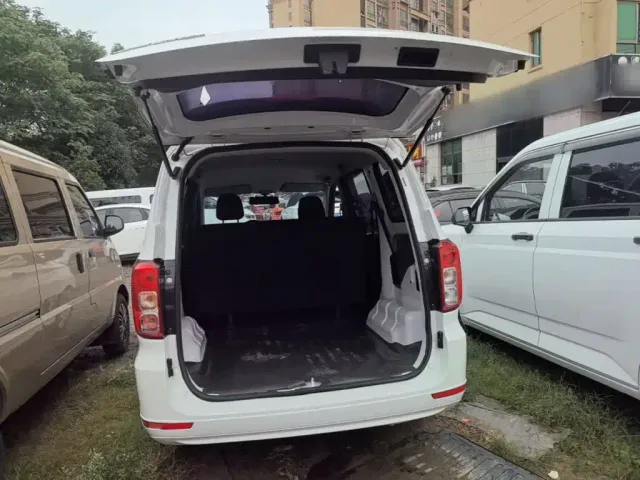 Wuling Hongguang — Фото автомобиля 18