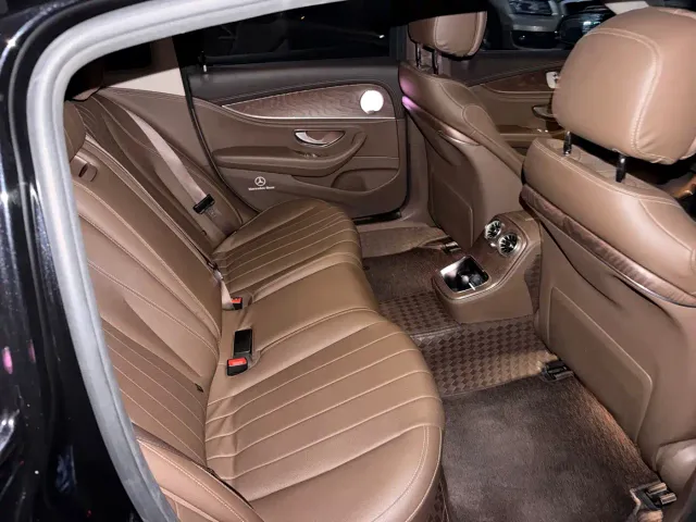 Mercedes-Benz E-Class — Фото автомобиля 6