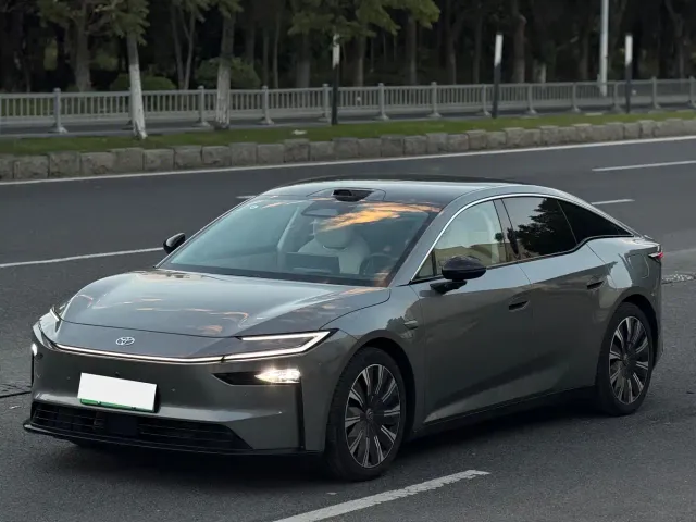 Фотография автомобиля — Toyota BoZhi 7