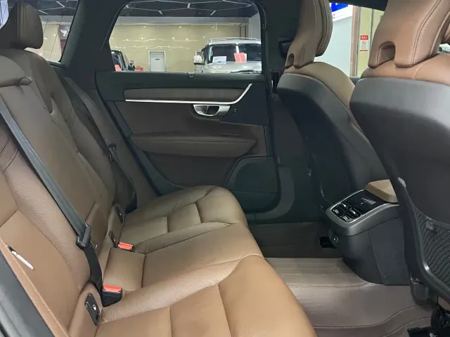 Volvo V90 — Фото автомобиля 10