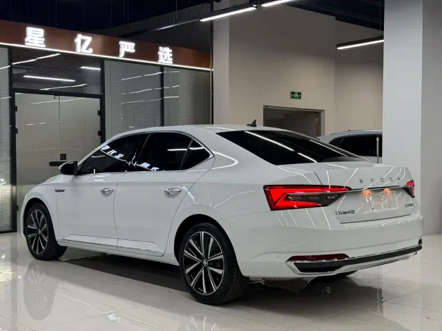 Skoda Superb — Фото автомобиля 19