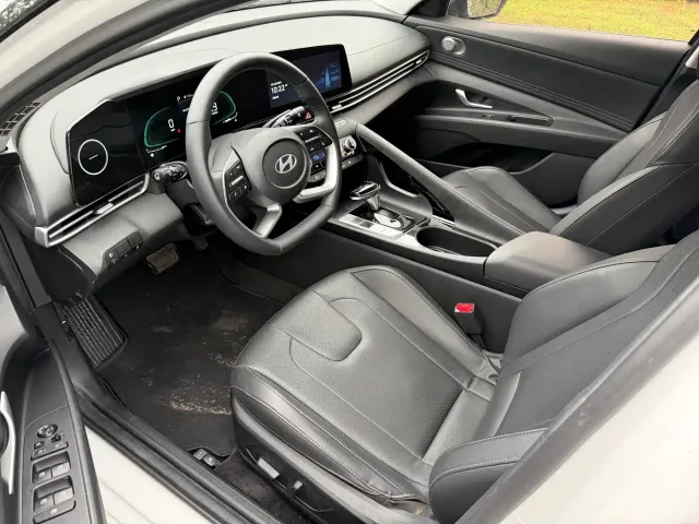 Hyundai Elantra — Фото автомобиля 3