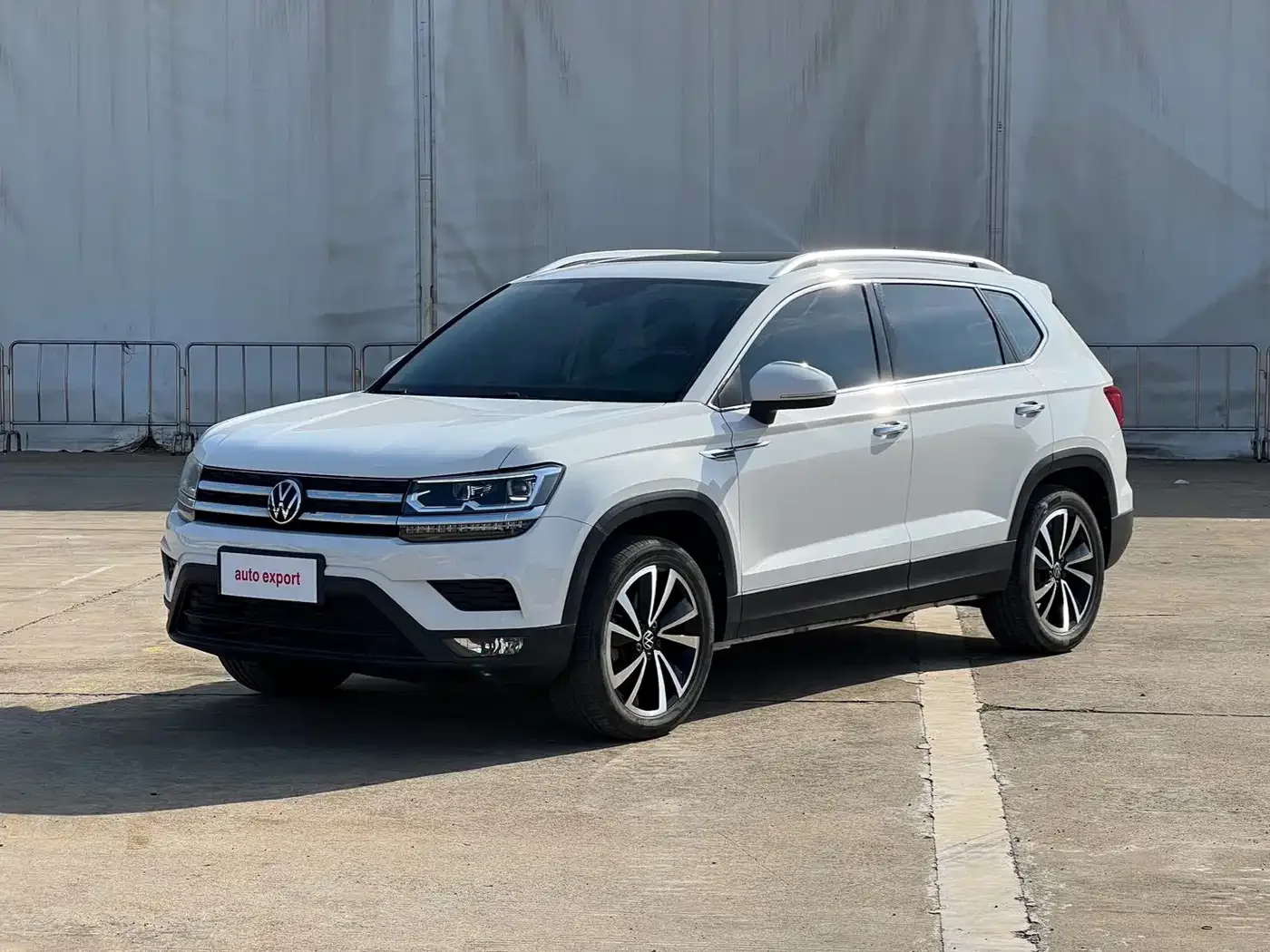 Фотография автомобиля — Volkswagen Tharu