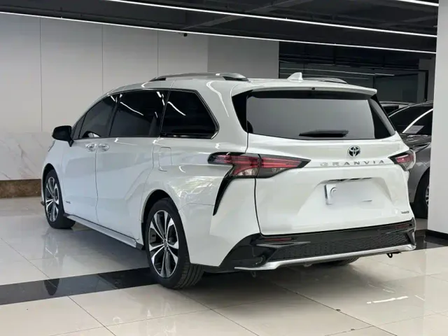 Toyota Granvia — Фото автомобиля 13