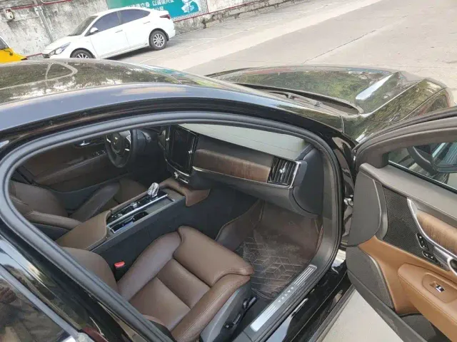 Volvo S90 — Фото автомобиля 19
