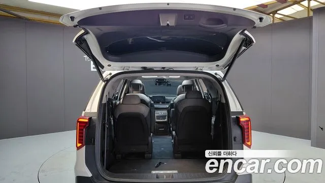 Kia Carnival Generation 4 — Фото автомобиля 23