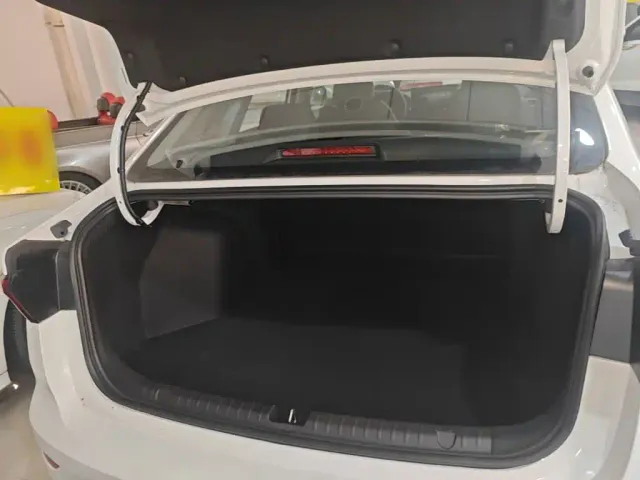 Geely Emgrand — Фото автомобиля 18
