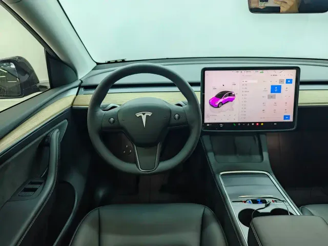 Tesla Model Y — Фото автомобиля 16