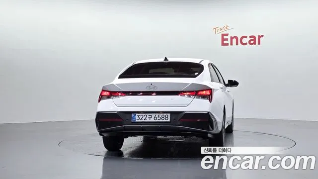 Hyundai Avante CN7 — Фото автомобиля 3
