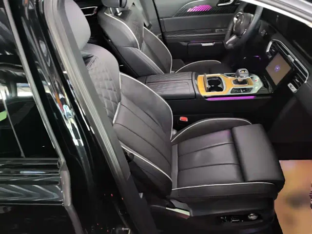 Hongqi E-HS9 — Фото автомобиля 24