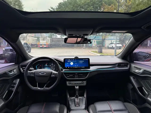 Ford Focus — Фото автомобиля 4