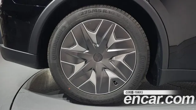 Tesla Model Y — Фото автомобиля 6