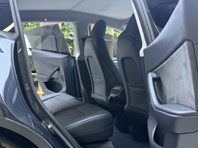 Tesla Model Y — Фото автомобиля 11