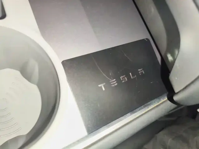 Tesla Model Y — Фото автомобиля 8
