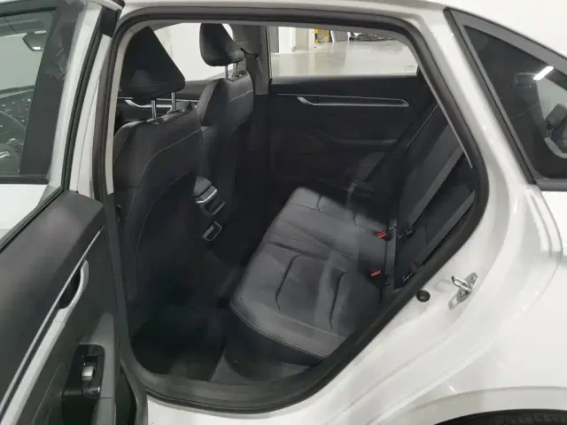 Geely Emgrand — Фото автомобиля 15