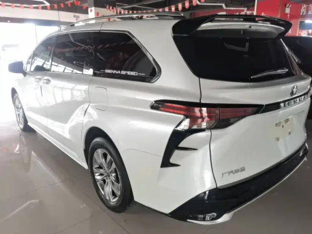 Toyota Sienna — Фото автомобиля 4