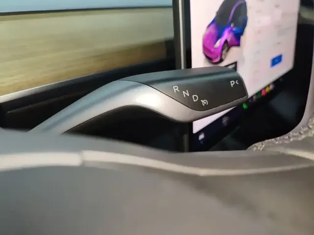 Tesla Model Y — Фото автомобиля 13