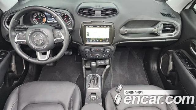 Jeep Renegade — Фото автомобиля 10