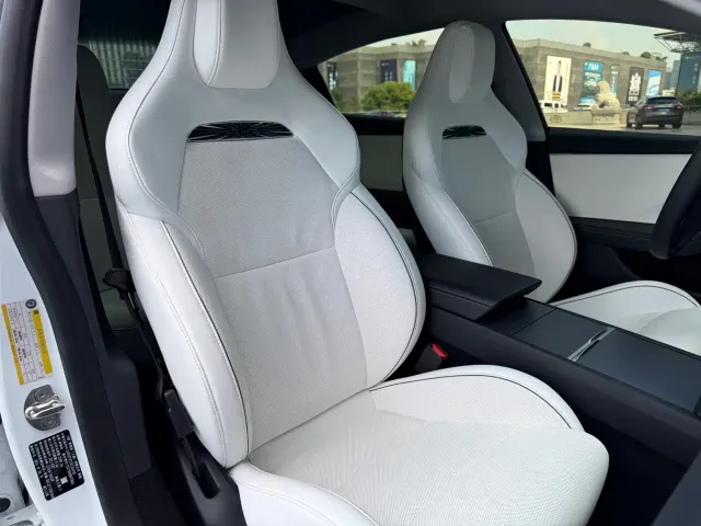 Tesla Model 3 — Фото автомобиля 15