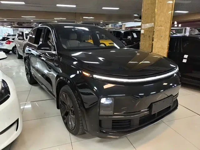 Li Auto L8 — Фото автомобиля 3