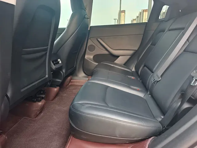 Tesla Model Y — Фото автомобиля 8