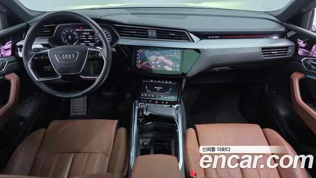 Audi e-tron — Фото автомобиля 7