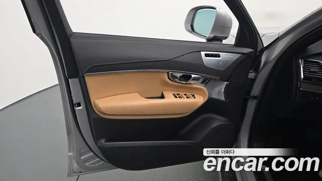 Volvo XC90 — Фото автомобиля 13