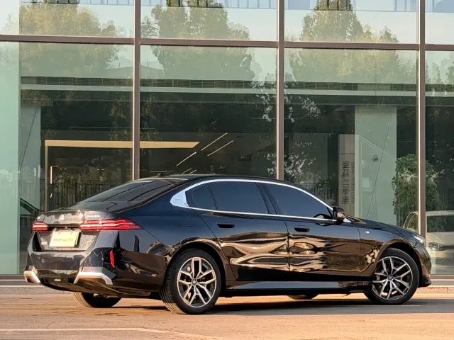 BMW i5 — Фото автомобиля 6