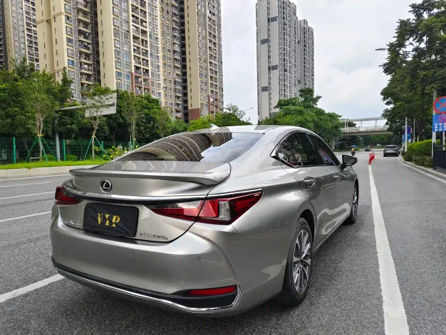 Lexus ES — Фото автомобиля 4