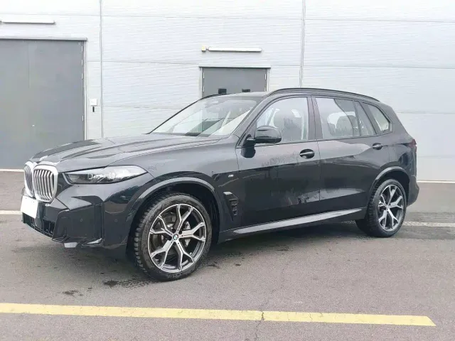 Фотография автомобиля — BMW X5