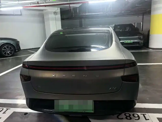 Xpeng P7 — Фото автомобиля 3