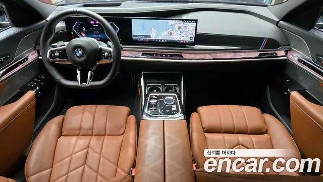 BMW 7-Series 7 серия (G70) 740i xDrive M Sport — Фото автомобиля 7