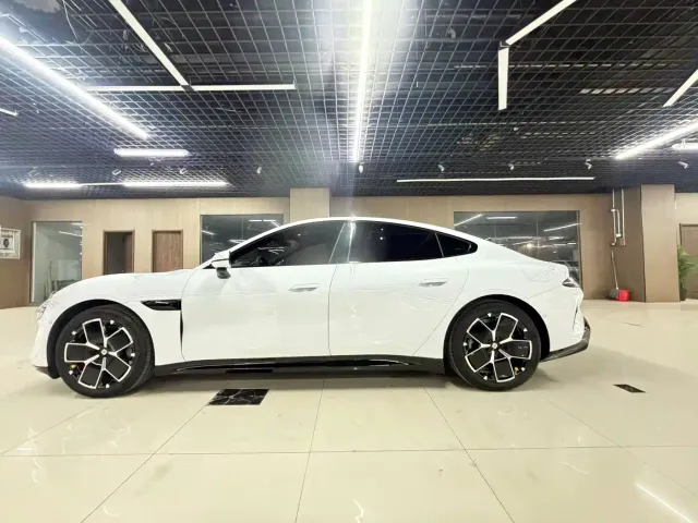 Xiaomi SU7 — Фото автомобиля 9