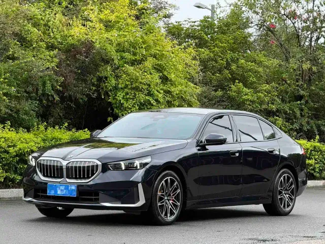 Фотография автомобиля — BMW 5 Series