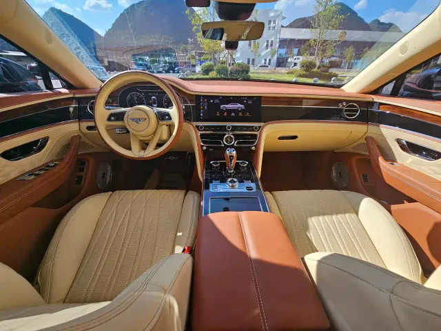Bentley Flying Spur — Фото автомобиля 7