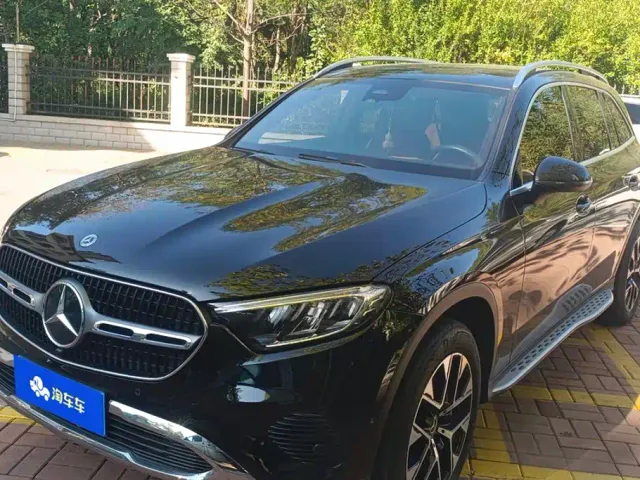 Фотография автомобиля — Mercedes-Benz GLC-Class