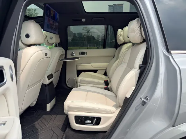 Li Auto L9 — Фото автомобиля 15