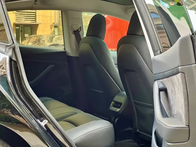 Tesla Model 3 — Фото автомобиля 18