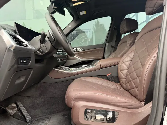 BMW BMW X5 2023 xDrive 40Li M Sport Black Night Package — Фото автомобиля 10