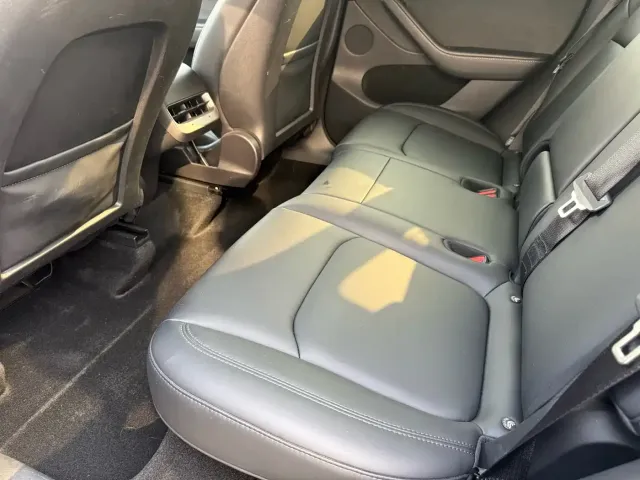 Tesla Model Y — Фото автомобиля 9