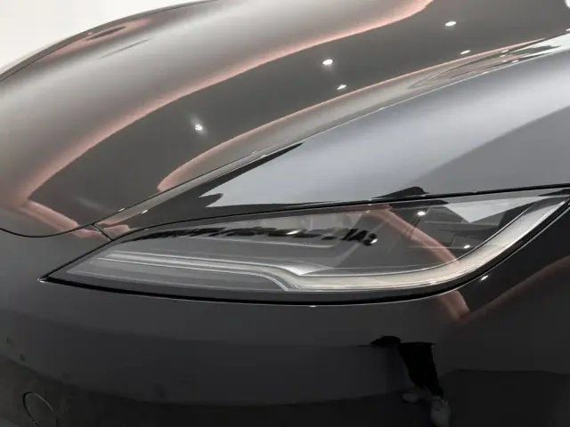 Tesla Model 3 — Фото автомобиля 19