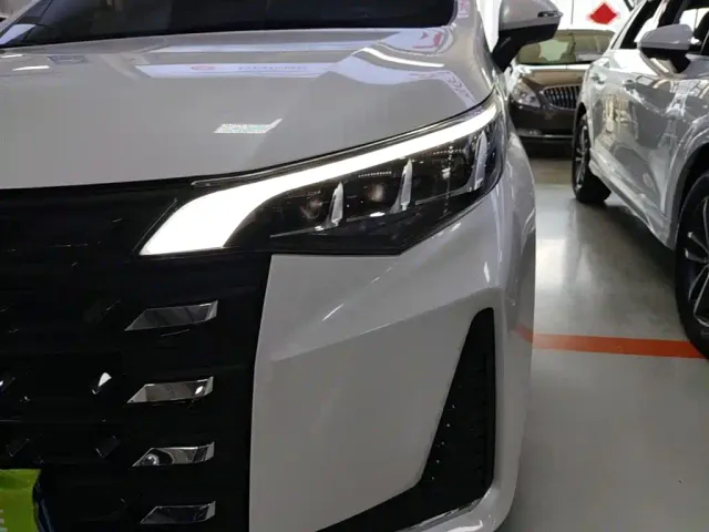 GAC Trumpchi M6 — Фото автомобиля 23