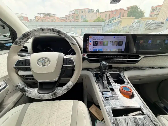 Toyota Sienna — Фото автомобиля 8